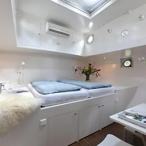  Bed & Breakfast Houseboat Volle Maan Paesi Bassi