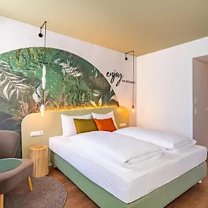 4* Hotell The Weekend