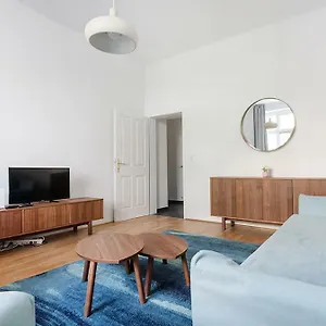  Apartment Universum